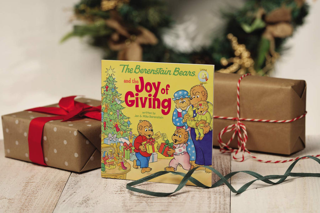 The Berenstain Bears and the Joy of Giving (Berenstain Bears Living Lights) - Christmas English Picture Book