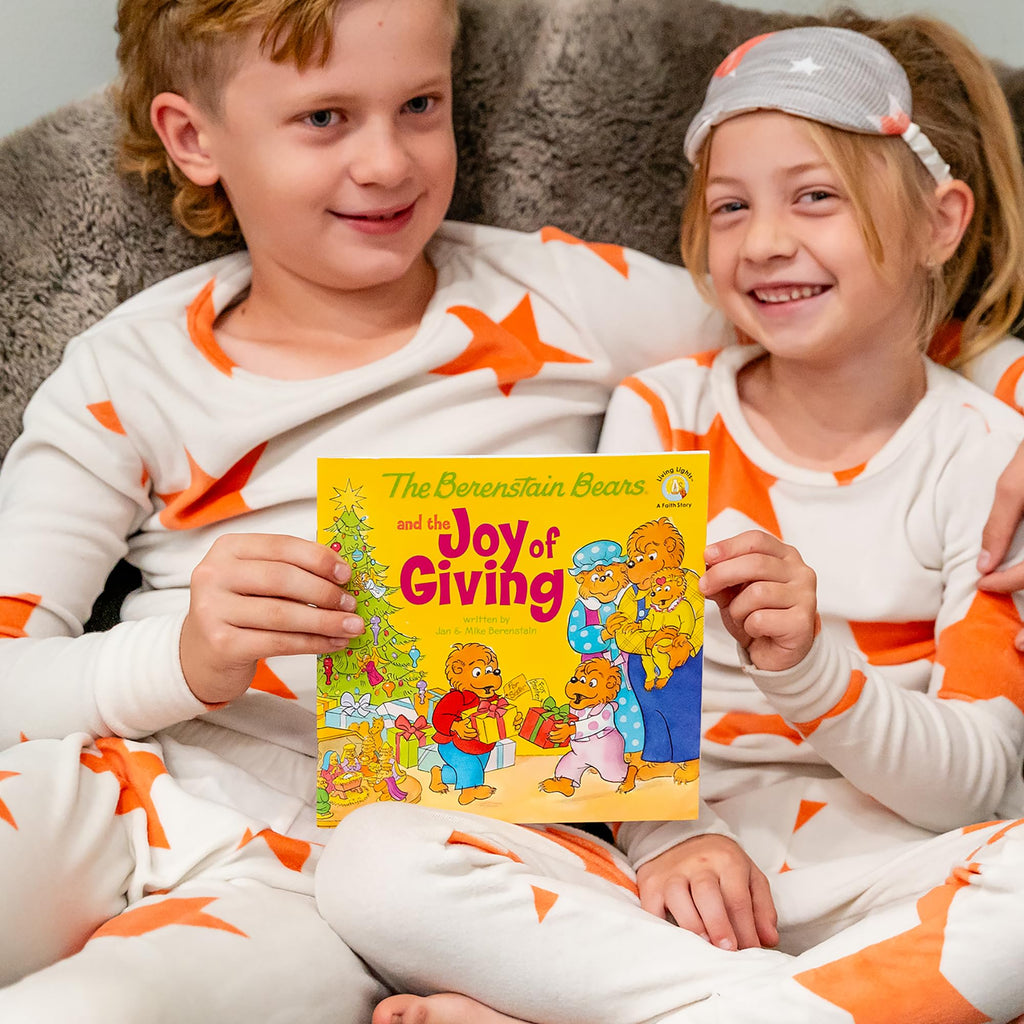 The Berenstain Bears and the Joy of Giving (Berenstain Bears Living Lights) - Christmas English Picture Book
